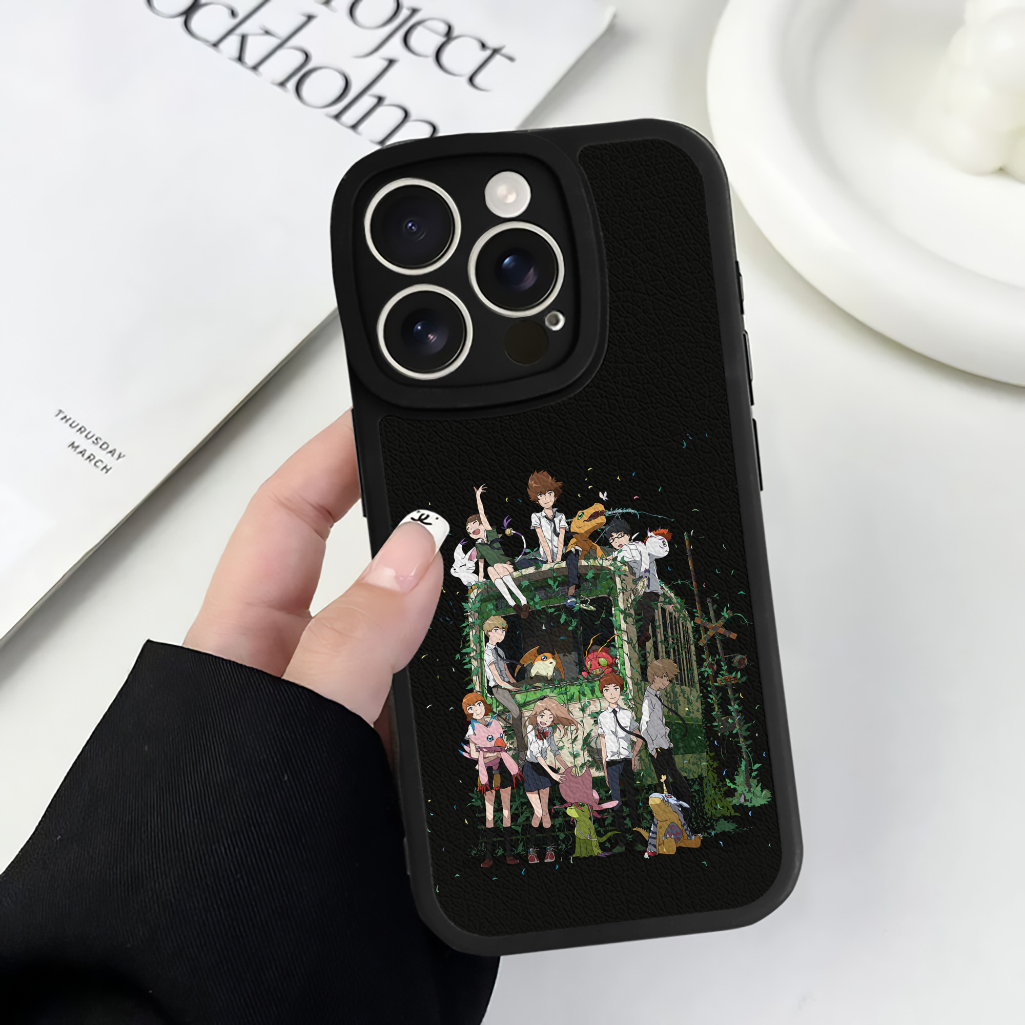 （画像用） Digimon デジタルモンスター/デジモン 【iPhone 16シリーズ対応】シリコンスマホケース（レザー調） 材質：シリコン